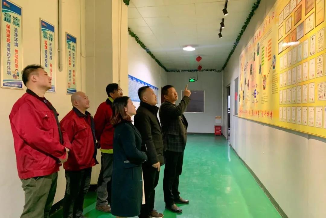 祝賀冠科工業(yè)董事長(zhǎng)楊興國榮獲國際徽商“2020年度中華百名優(yōu)秀徽商”榮譽(yù)稱號(hào)