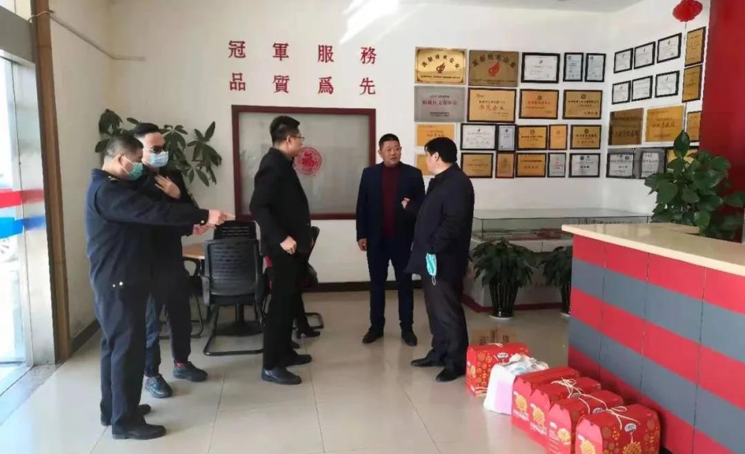黃橋街道領(lǐng)導(dǎo)到冠科工業(yè)走訪慰問，為留蘇員工送來新春祝福